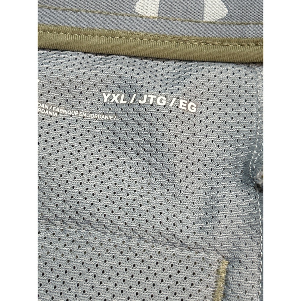 Under Armour YXL Boys Golf Shorts Khaki Performance Flat‎ Front - Picture 2 of 8